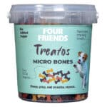 Four Friends Micro Bones 500 g. Små mjuka och smakliga godisben i praktisk förpackning, 1.0 x 0.5 cm. Perfekt belöning vid träning. Små bitar som inte kladdar.